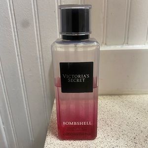 Victoria secret bombshell fragrance spray